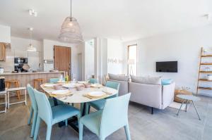 Φωτογραφία από το άλμπουμ του Azure Leda Villa στο Παραλίμνι