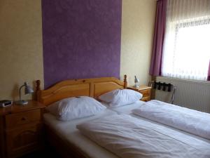 Postel nebo postele na pokoji v ubytování Gasthaus zur Linde
