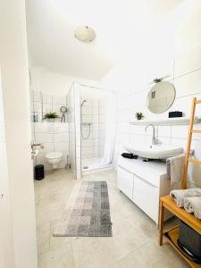 a white bathroom with a sink and a toilet at FinkenBlick I Wohnung in Illingen Saar I für kleine Familien I Paare mit Hund und Monteure in Illingen