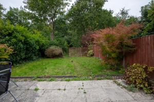 a backyard with a fence and a yard at 40 Percent Off Monthly, Large House, Free Parking in Sheldon
