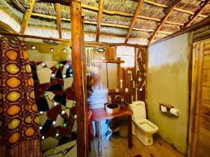 ビランクロスにあるBoavistaのトイレと洗面台付きのバスルーム