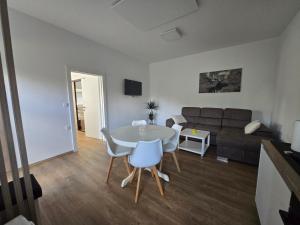 Χώρος καθιστικού στο Apartmaji Beli Jelen
