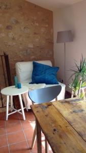 a living room with a couch and a table at La Maison de Noémie in Leucate