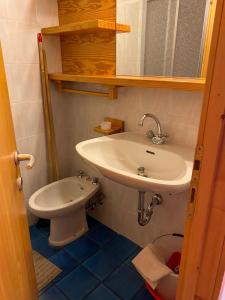 Koupelna v ubytování Apartment Studio Marilleva 1400 Sole Alto, Val di Sole