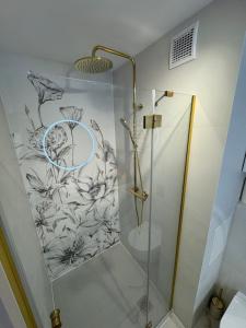 a shower with a glass door in a bathroom at Apartament - Mieszkanie, nocleg przy Centrum Zdrowia Dziecka - Warszawa Międzylesie Wawer - Dzięcieliny 15 in Warsaw