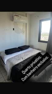 Ένα ή περισσότερα κρεβάτια σε δωμάτιο στο Condomínio parque Itatiaia 343
