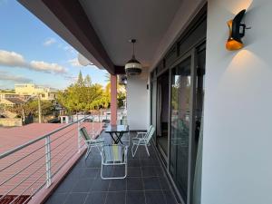 Un balcón o terraza en 2 Bedroom Lotus Apt Flic en Flac