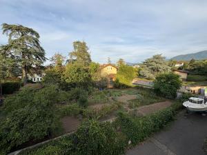 an aerial view of a yard with a boat in it at Entre Lac, Fleurs et Montagnes in Thonon-les-Bains