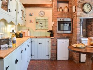 Kuchyň nebo kuchyňský kout v ubytování Tranquillity Cottage + 10 fotografií