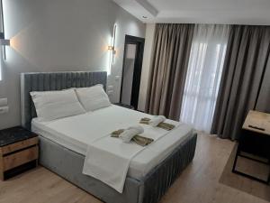 Giường trong phòng chung tại Kremelo Hotel