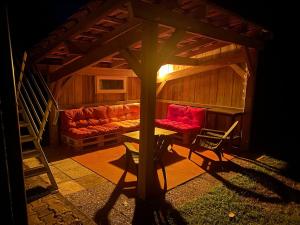 a living room with a red couch and a table at La Landaise avec jardin de 1 à 4 personnes in Lit-et-Mixe