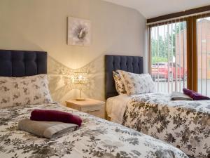 a bedroom with two beds and a window at Koi Keep - Ukc1909 in Doddington