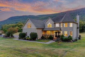 a house with a mountain in the background at Malkita Terra -Earthly Elegance in Woodbury