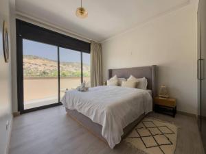 Ένα ή περισσότερα κρεβάτια σε δωμάτιο στο Beachfront Duplex, Spacious With Pool +36 φωτογραφίες