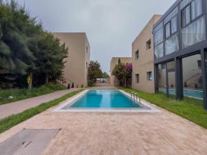 Πισίνα στο ή κοντά στο Beachfront Duplex, Spacious With Pool