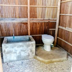 Bilik mandi di Naviza Homestay