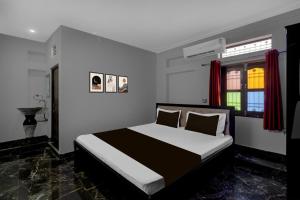 a bedroom with a bed and a red window at Grandview mansion & Daulat villas in Udaipur