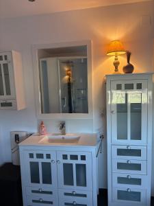 Ένα μπάνιο στο Schönes Ferienhaus unterhalb der Wasserkuppe Hilders +47 φωτογραφίες