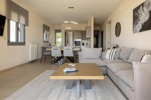 Posezení v ubytování Saronida Hilltop Sea Breeze + 15 fotografií