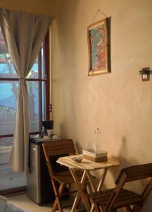 a table and chairs in a room with a window at Kasa Jaguar in Mazunte +15 photos
