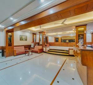 a lobby of a hospital with a waiting room at Hotel Woodland Kolhapur in Kolhapur