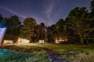 Κήπος έξω από το Family Oasis Pool Firepit Creek Near Delaware