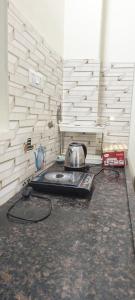 Kuchyň nebo kuchyňský kout v ubytování 2BHK Apartment Close to Airport and City Center