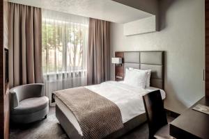 מיטה או מיטות בחדר ב-Hotel Warszawianka