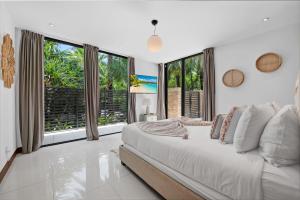 Llit o llits en una habitació de Villa Retro Luxe 60 fotos més