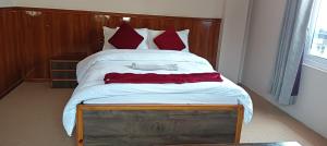 Postel nebo postele na pokoji v ubytování Hotel Himalayan vista
