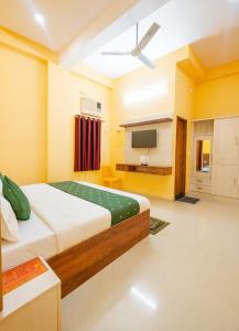 Ένα ή περισσότερα κρεβάτια σε δωμάτιο στο Hotel Premium Rooms by Krishiv Hotels