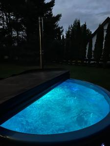 Bazén v ubytování Domek nad Jeziorem z Jacuzzi Mazury 10os nebo v jeho okolí