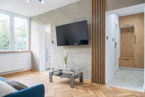 Телевизор и/или развлекательный центр в Przytulny apartament 2 pokojowy ma Wójtostwie
