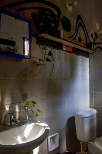 a bathroom with a sink and a toilet and a mirror at Quarto Privativo Casal - Banheiro Compartilhado in Pipa