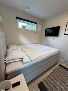 Postel nebo postele na pokoji v ubytování Villa Guldkusten + 40 fotografií