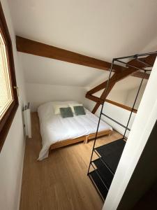 a small bedroom with a bed and a ladder at Nouveauté Gite la virée verte in Vagney