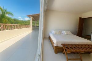 a bedroom with a bed and a balcony at 2 Rec Vista a las Montañas I Amplia Terraza I Smart TV-Netflix I Wi-Fi I Recién Remodelado in Ixtapa +22 photos