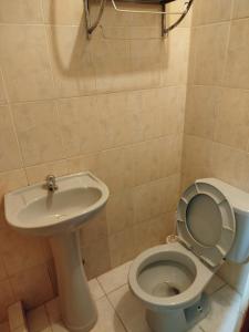 Vannituba majutusasutuses Alquiler de mini departamento