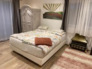 a bedroom with a bed with a painting on the wall at Smaragdherz in Bramberg am Wildkogel