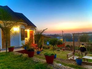 Imagen de la galería de Lucky Monkey Lodge, en Arusha 56 fotos más