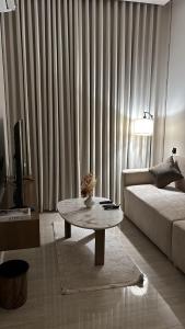 a living room with a couch and a coffee table at شقة بحي البرج جديدة in Al Kharj