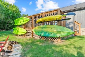 Πισίνα στο ή κοντά στο Lakefront! Kayaks, Hot Tub, Foosball, Fire Pit