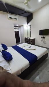 Μια τηλεόραση ή/και κέντρο ψυχαγωγίας στο Twilight Inn, Purasaiwakkam