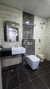 Ένα μπάνιο στο Twilight Inn, Purasaiwakkam