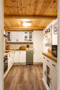 Η κουζίνα ή μικρή κουζίνα στο Chalet Malá Strana