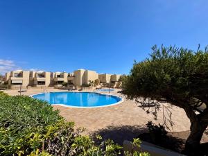 a swimming pool in the middle of a resort at Villa Ocean Beach in El Médano