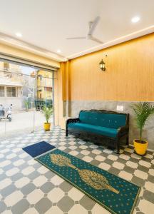 Posezení v ubytování Hotel Near Prem mandir -The Elite RK Residency -Best Selling Boutique Property