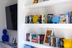 Perpustakaan di aparthotel ini