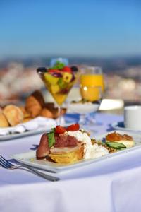 Comida no hotel ou em algum lugar perto