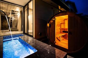 a circular plunge pool in a bathroom with a wooden tub at Villa Uminosora - Vacation STAY 92909v in Karatsu